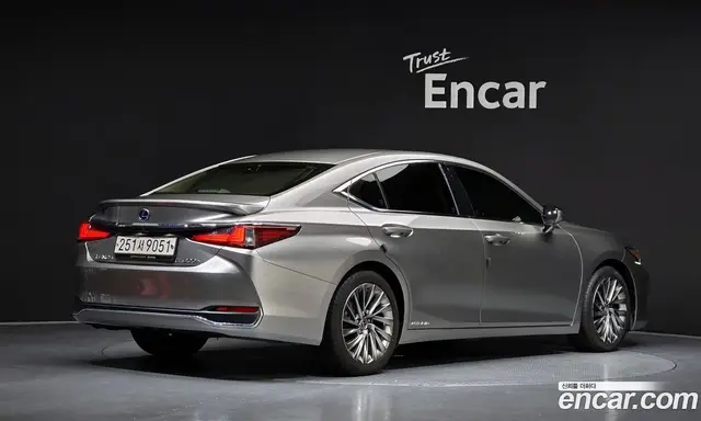 Lexus ES 2018 2.5 автомат (гидро), миниатюра 2