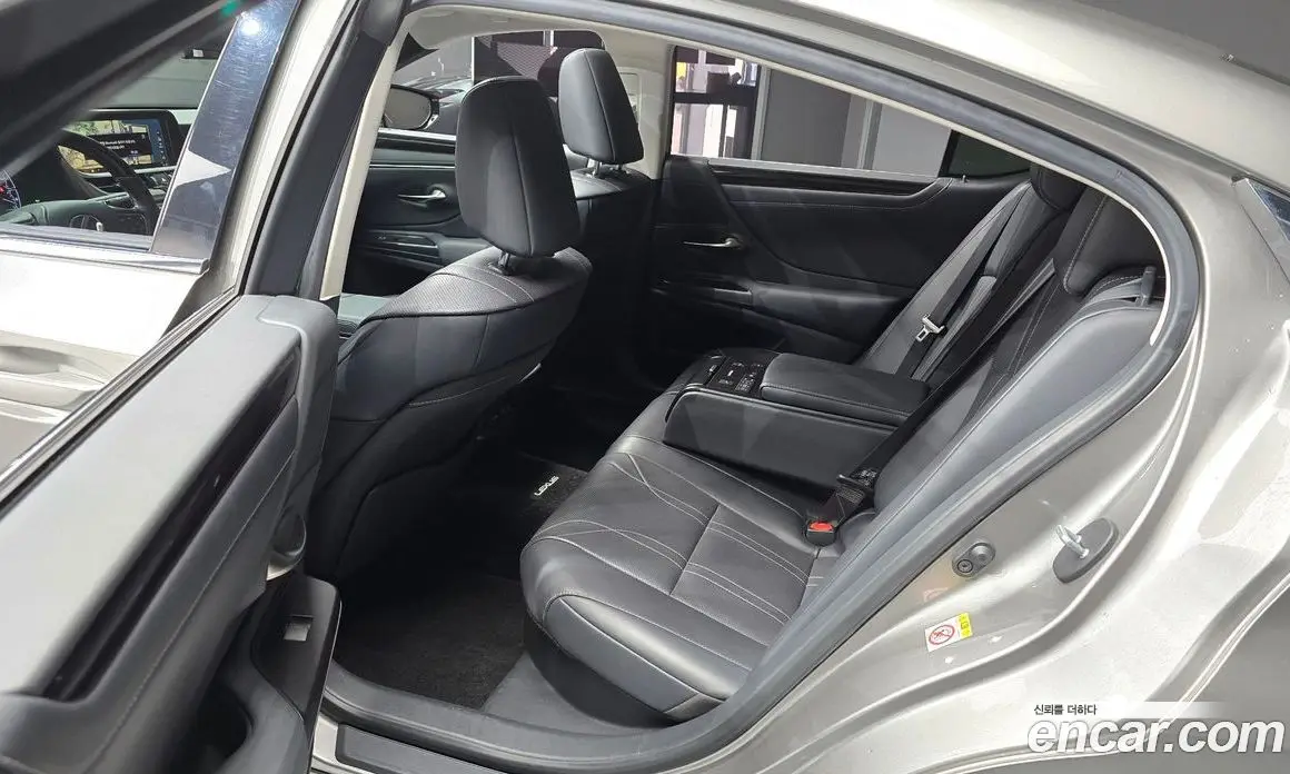 Lexus ES 2018 2.5 автомат (гидро), фото 12