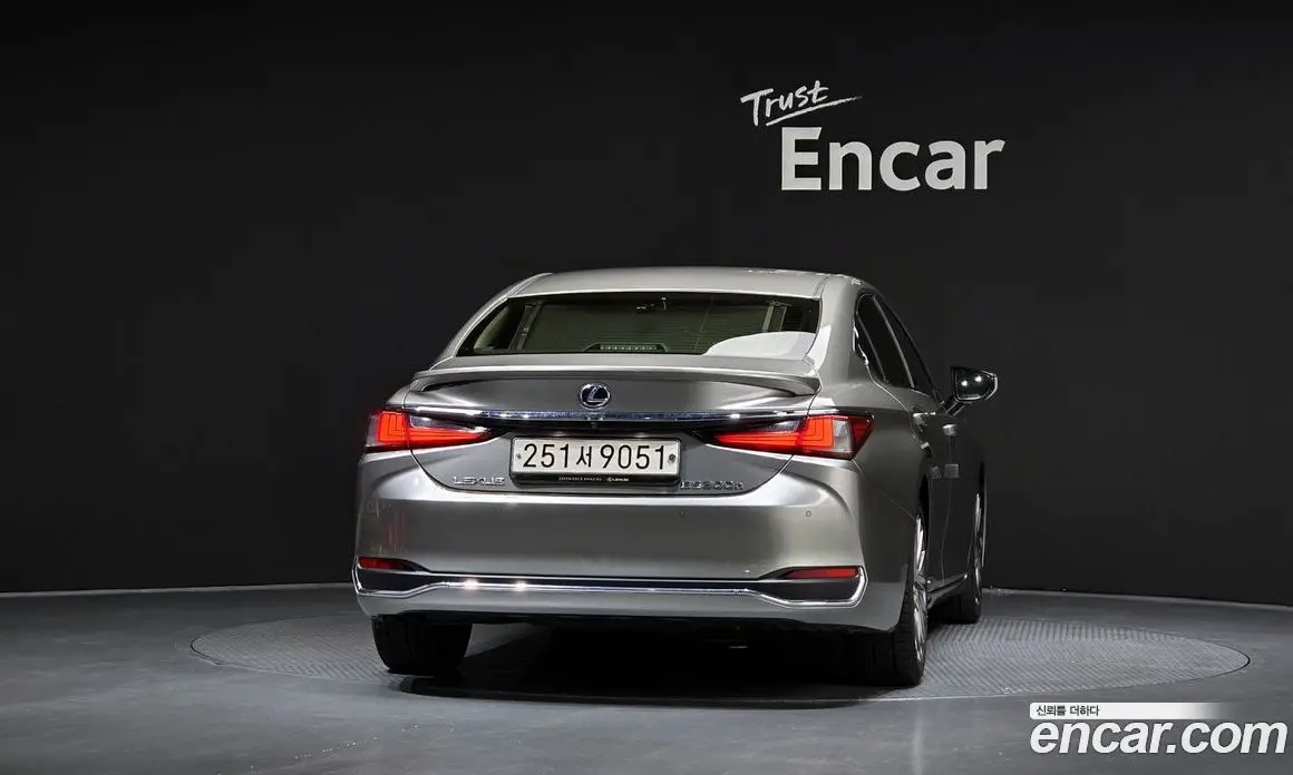 Lexus ES 2018 2.5 автомат (гидро), фото 4