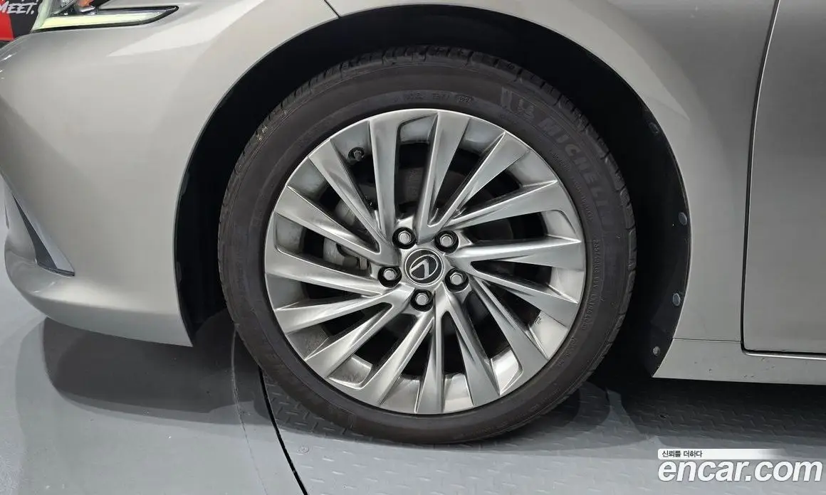 Lexus ES 2018 2.5 автомат (гидро), фото 5
