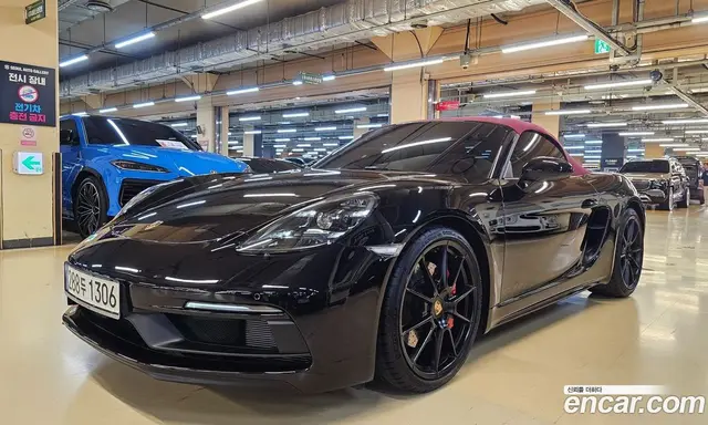 Porsche 718, 2024, 5 642 км