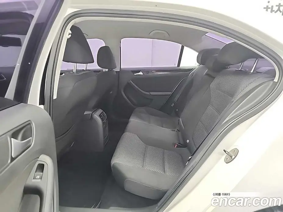Volkswagen Jetta 2013 1.6 автомат (гидро), фото 12 Volkswagen Jetta 2013 1.6 автомат (гидро), фото 12