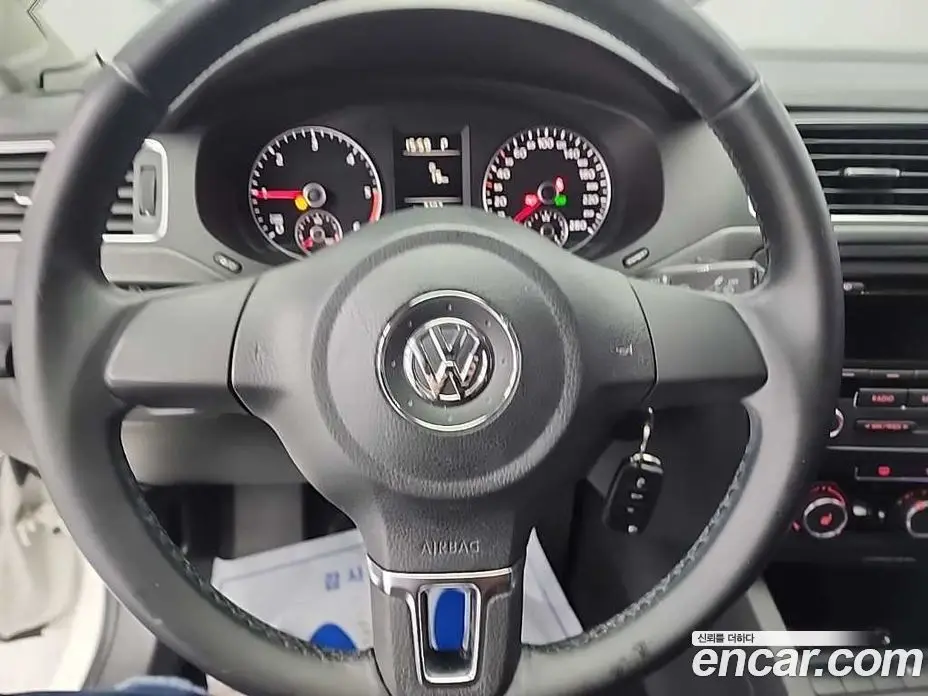 Volkswagen Jetta 2013 1.6 автомат (гидро), фото 9 Volkswagen Jetta 2013 1.6 автомат (гидро), фото 9
