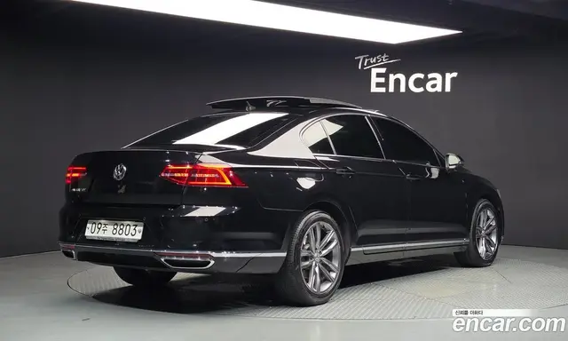 Volkswagen Passat 2018 2.0 автомат (гидро), миниатюра 2