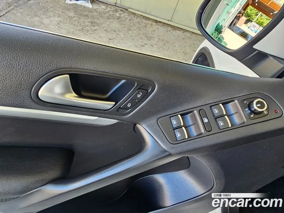 Volkswagen Tiguan 2013 2.0 автомат (гидро), фото 15
