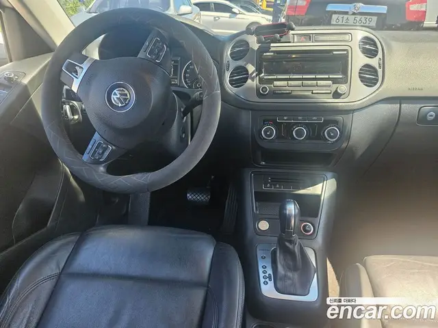 Volkswagen Tiguan 2013 2.0 автомат (гидро), миниатюра 10