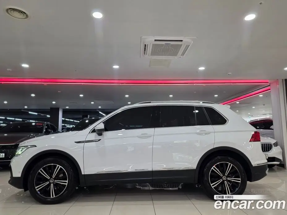 Volkswagen Tiguan 2022 2.0 автомат (гидро), фото 3 Volkswagen Tiguan 2022 2.0 автомат (гидро), фото 3