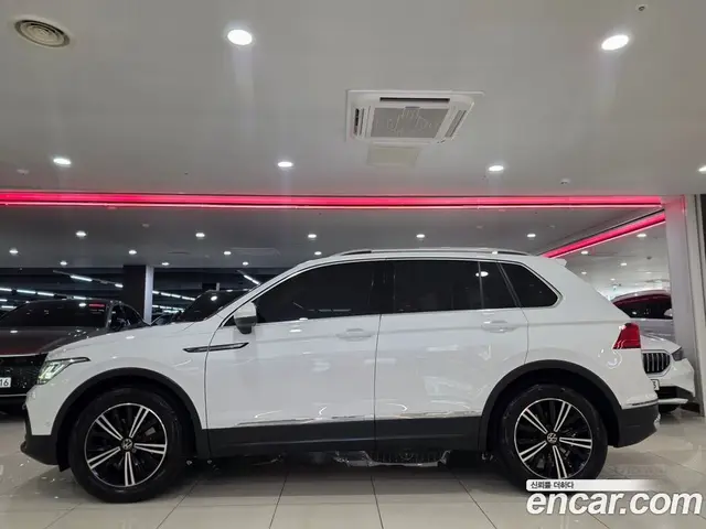 Volkswagen Tiguan 2022 2.0 автомат (гидро), миниатюра 3 Volkswagen Tiguan 2022 2.0 автомат (гидро), миниатюра 3