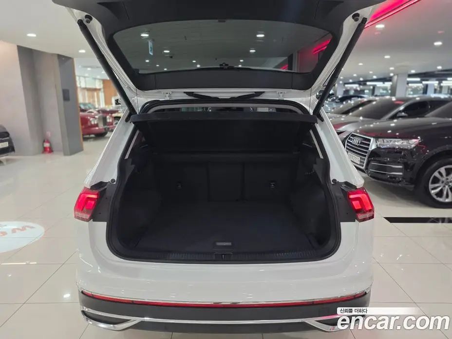 Volkswagen Tiguan 2022 2.0 автомат (гидро), фото 8 Volkswagen Tiguan 2022 2.0 автомат (гидро), фото 8