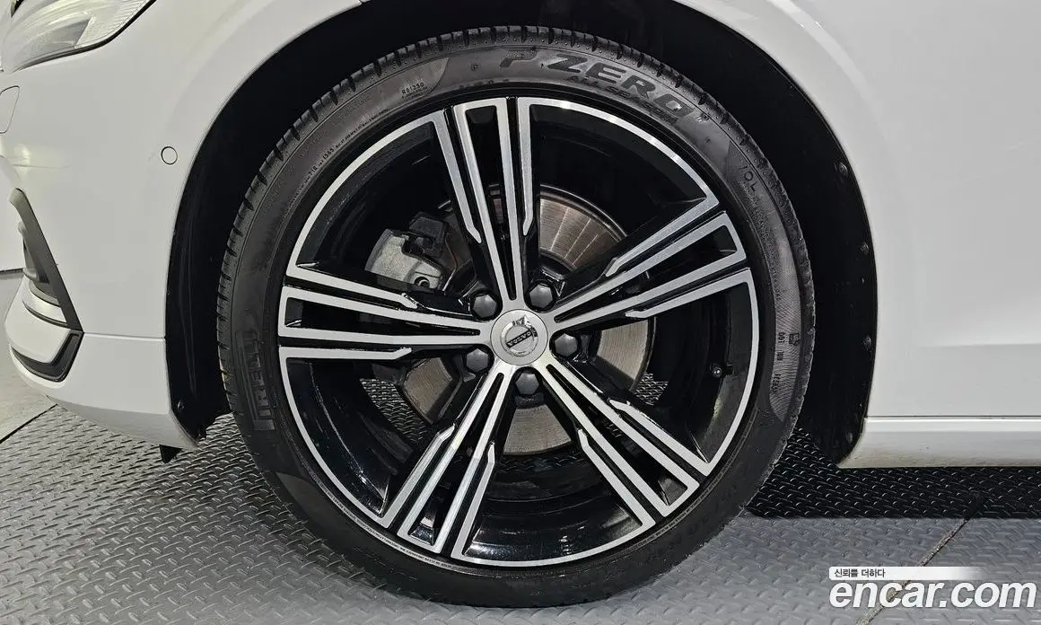Volvo S60 2020 2.0 автомат (гидро), фото 5 Volvo S60 2020 2.0 автомат (гидро), фото 5