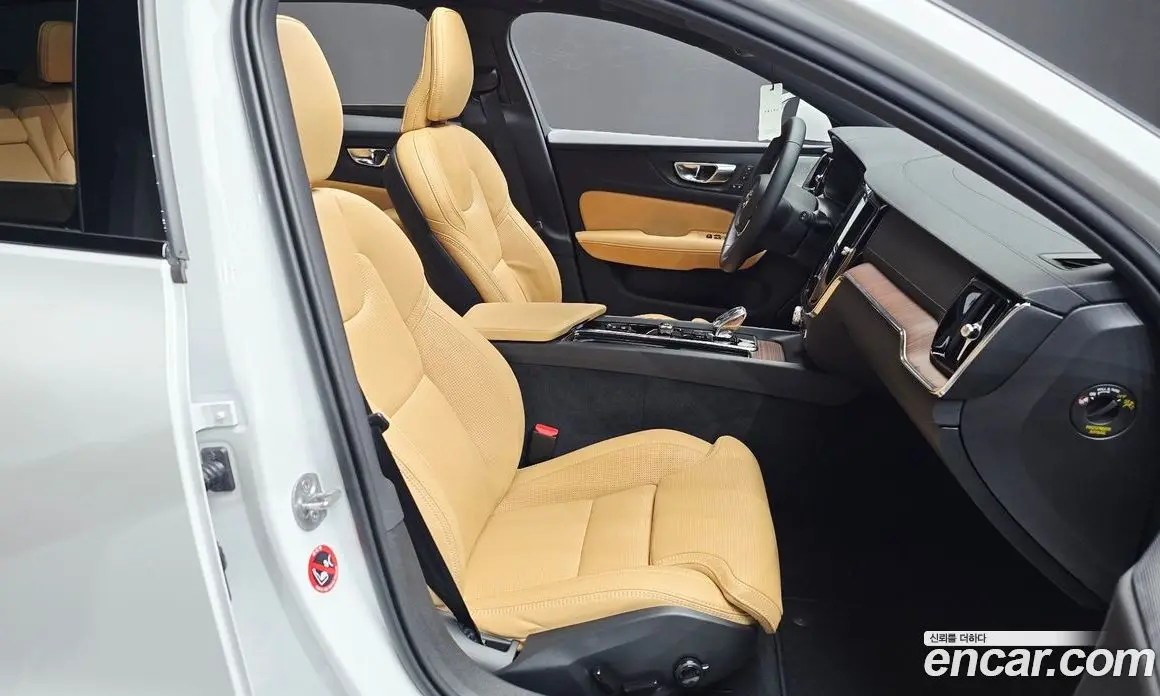 Volvo V60 2025 2.0 автомат (гидро), фото 12