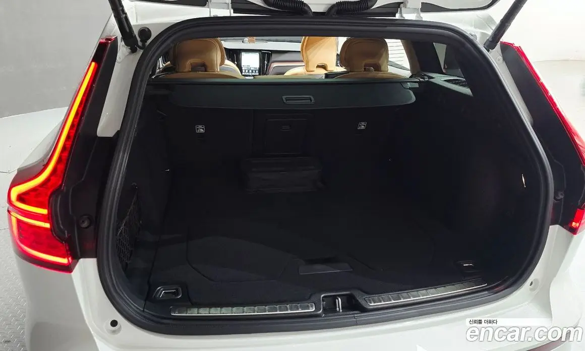 Volvo V60 2025 2.0 автомат (гидро), фото 19