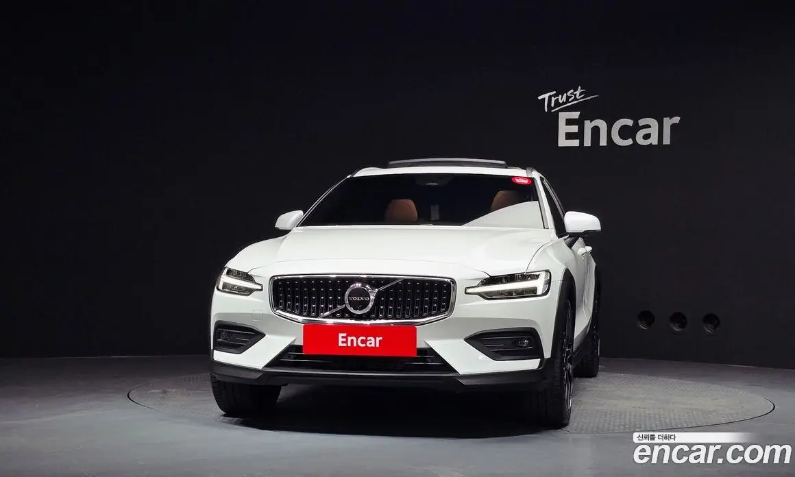 Volvo V60 2025 2.0 автомат (гидро), фото 3