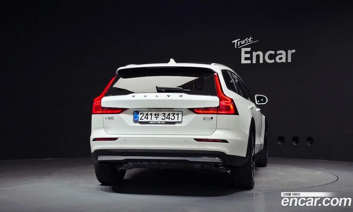 Volvo V60 2025 2.0 автомат (гидро), фото 4