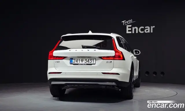 Volvo V60 2025 2.0 автомат (гидро), миниатюра 4