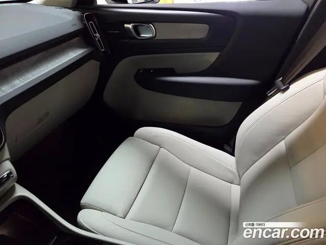 Volvo XC40 2026 2.0 автомат (гидро), миниатюра 12