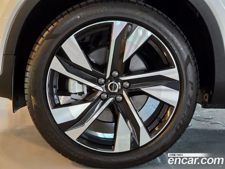 Volvo XC40 2026 2.0 автомат (гидро), фото 5 Volvo XC40 2026 2.0 автомат (гидро), фото 5