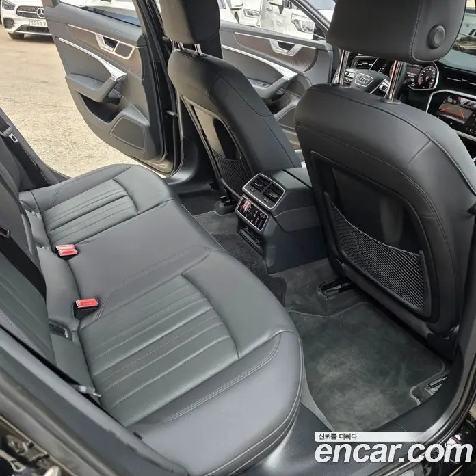 Audi A6 2023 2.0 автомат (гидро), фото 12