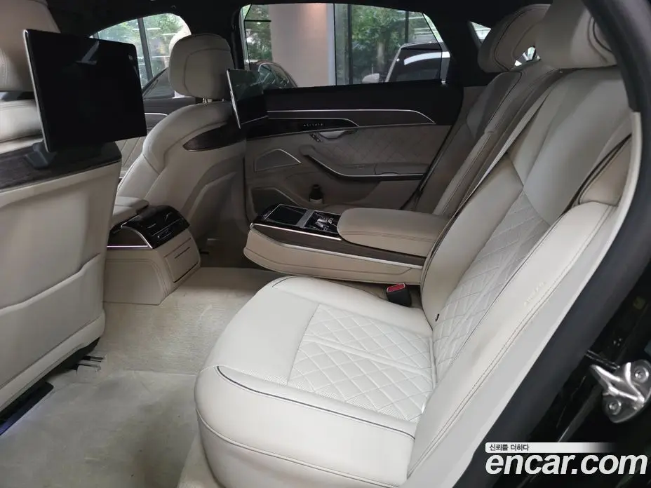 Audi A8 2023 4.0 автомат (гидро), фото 9