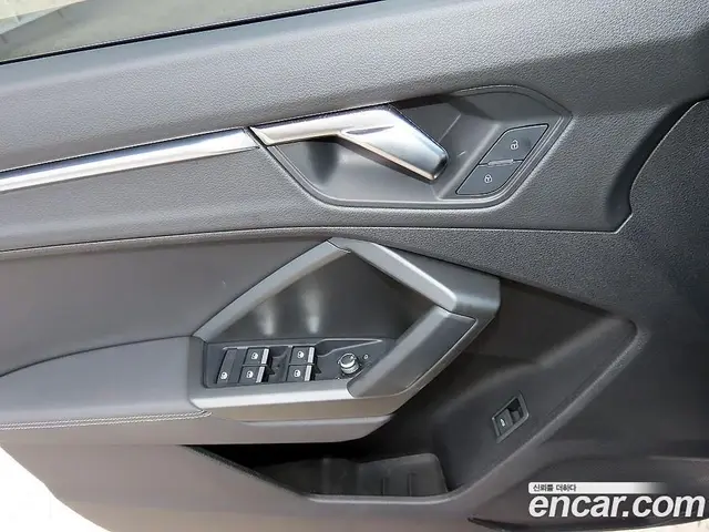 Audi Q3 2023 2.0 автомат (гидро), миниатюра 10