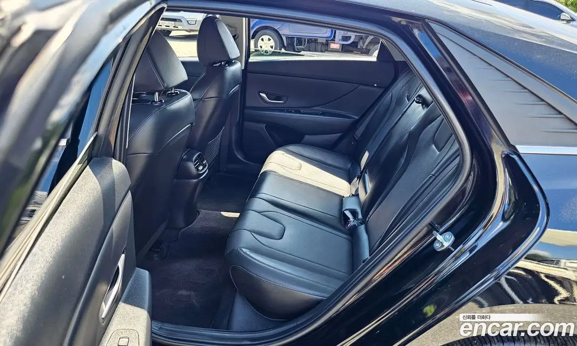 Hyundai Avante 2023 1.6 автомат (гидро), фото 11