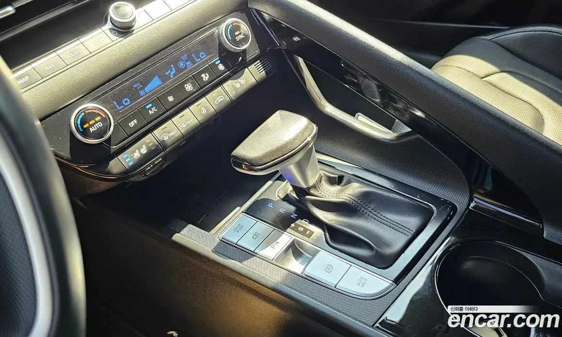 Hyundai Avante 2023 1.6 автомат (гидро), фото 9