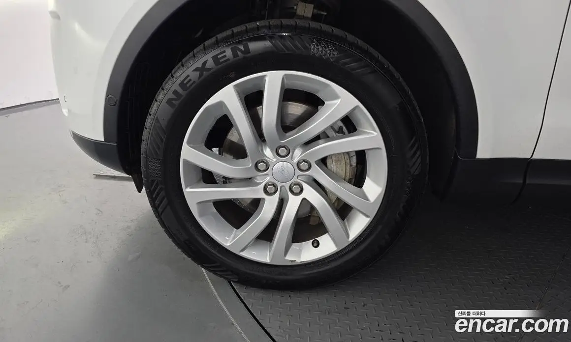 Land Rover Discovery 2019 3.0 автомат (гидро), фото 5