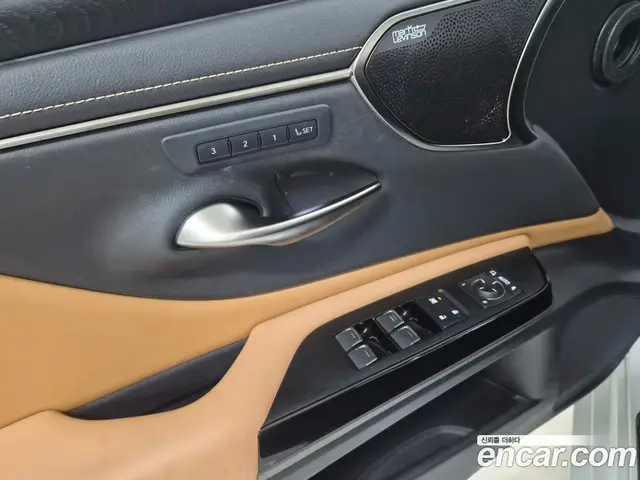 Lexus ES 2022 2.5 автомат (гидро), миниатюра 11