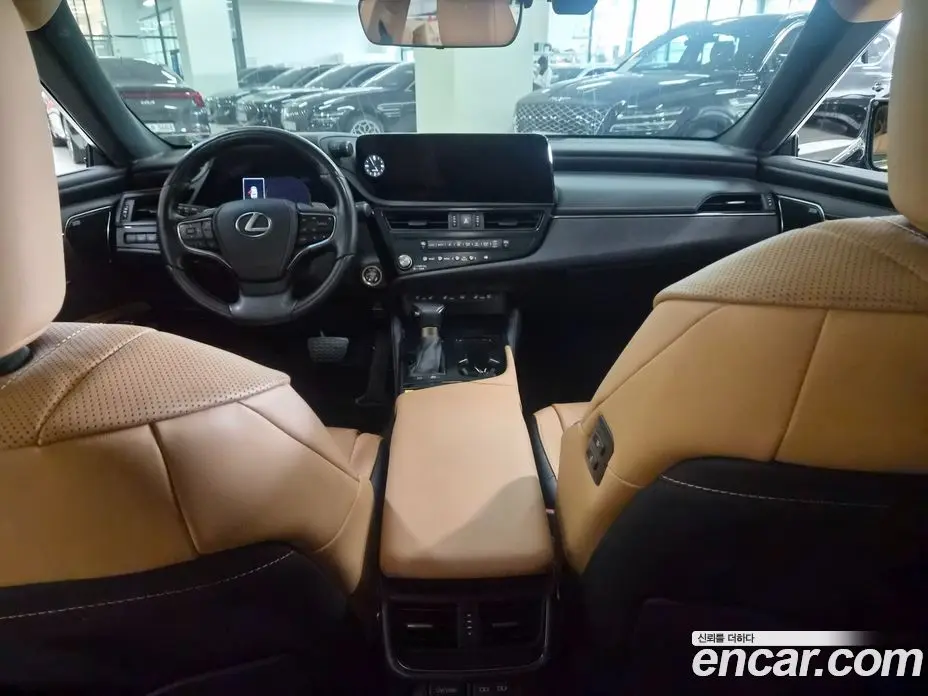 Lexus ES 2022 2.5 автомат (гидро), фото 13