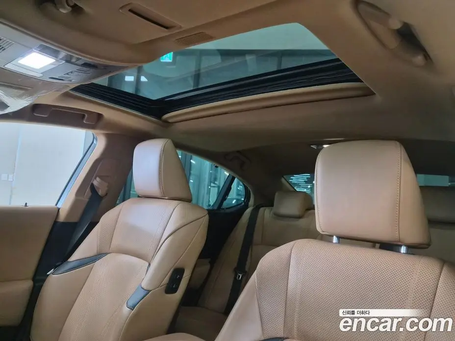 Lexus ES 2022 2.5 автомат (гидро), фото 14