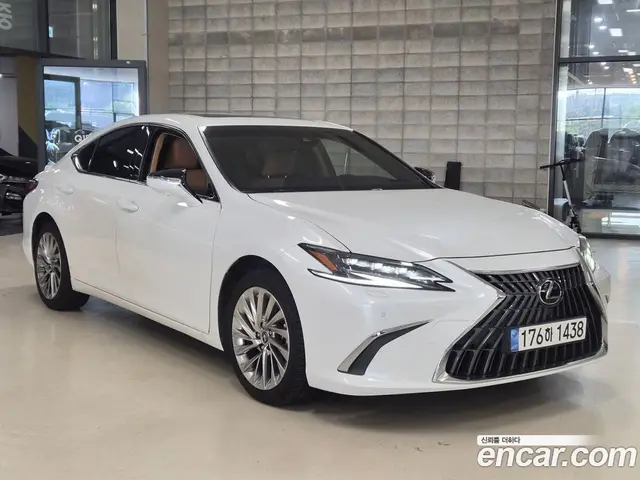 Lexus ES 2022 2.5 автомат (гидро), миниатюра 3