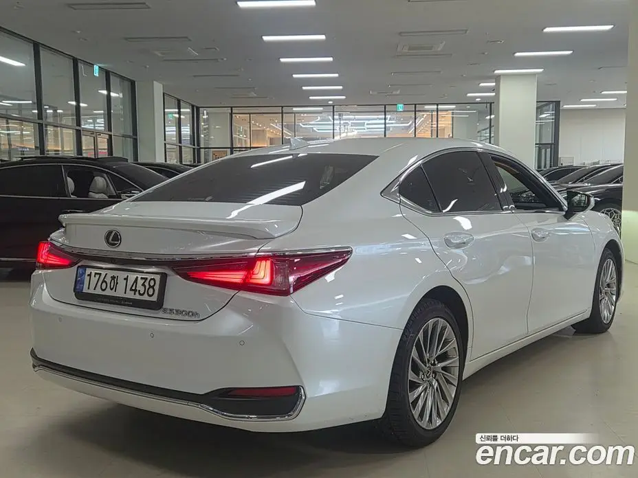 Lexus ES 2022 2.5 автомат (гидро), фото 4