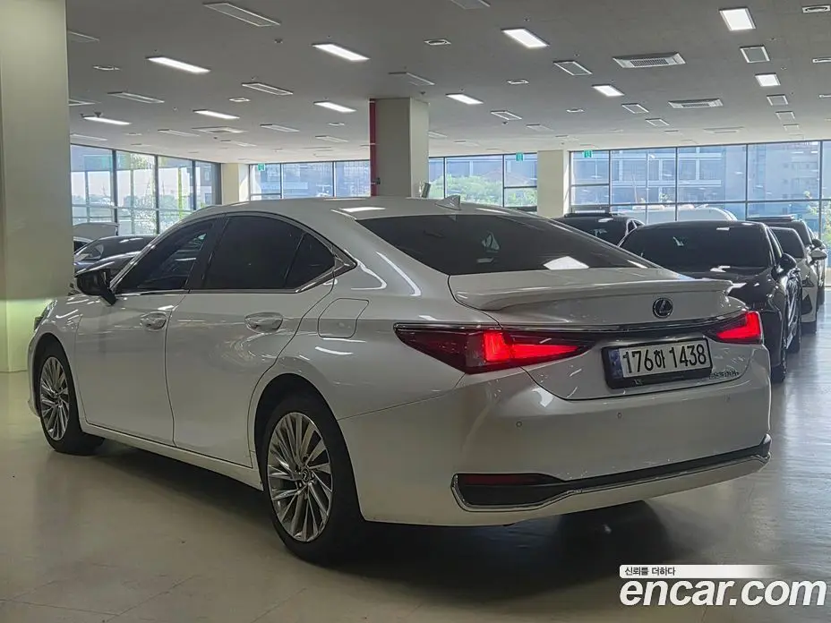 Lexus ES 2022 2.5 автомат (гидро), фото 5
