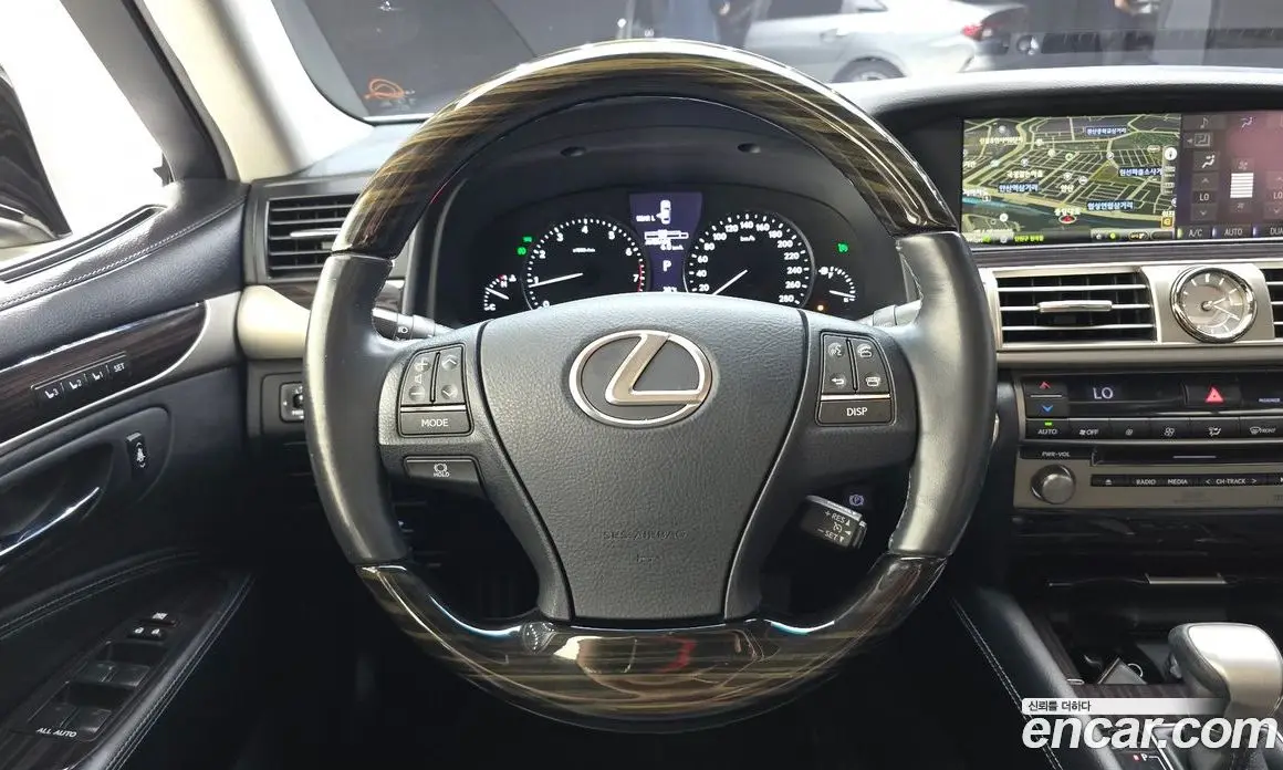 Lexus LS 2016 4.6 автомат (гидро), фото 13