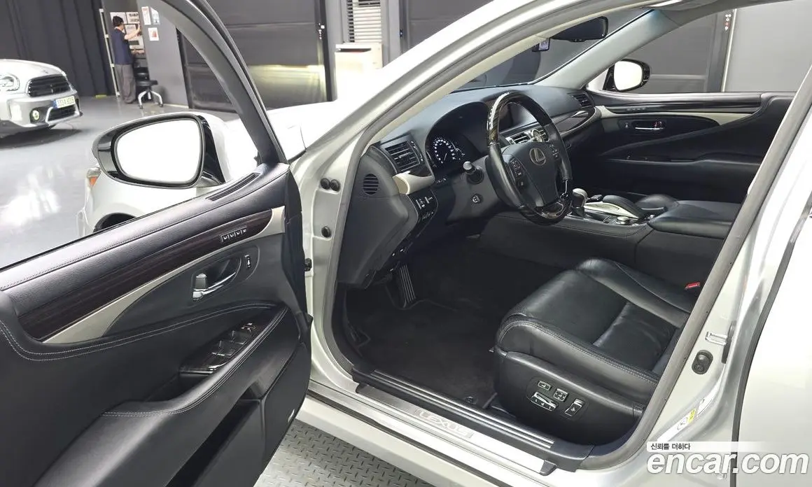Lexus LS 2016 4.6 автомат (гидро), фото 10