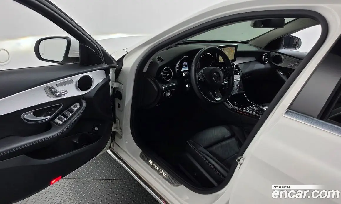 Mercedes-Benz C-Class 2017 2.0 автомат (гидро), фото 10 Mercedes-Benz C-Class 2017 2.0 автомат (гидро), фото 10