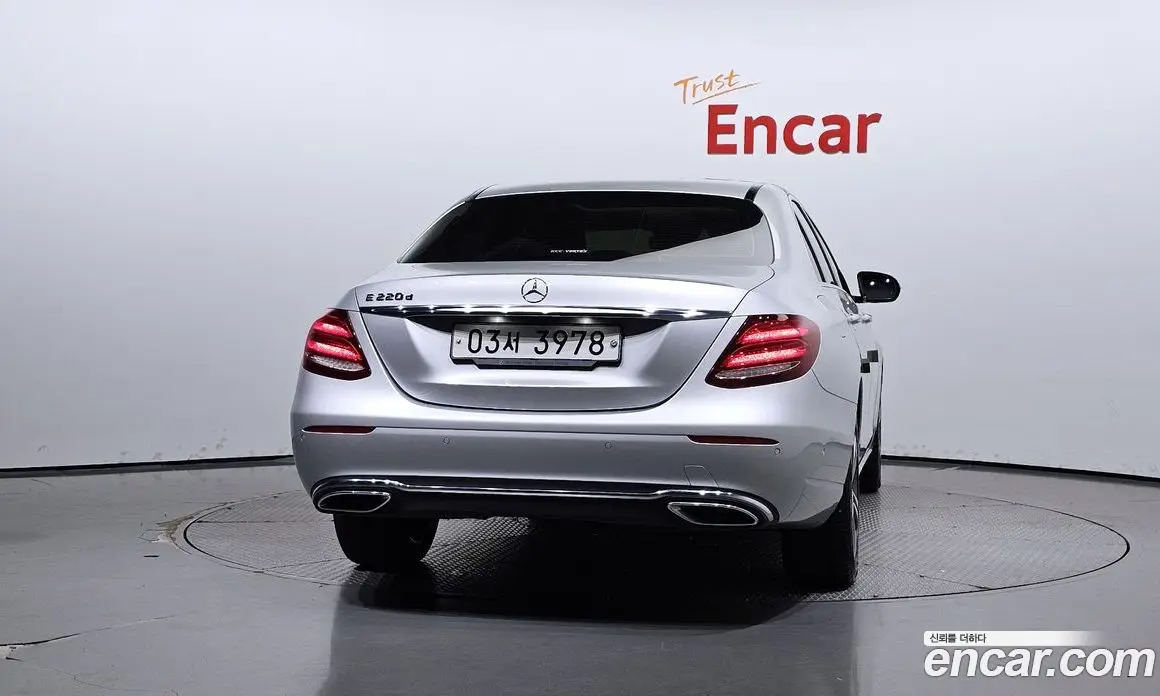 Mercedes-Benz E-Class 2019 1.9 автомат (гидро), фото 4 Mercedes-Benz E-Class 2019 1.9 автомат (гидро), фото 4