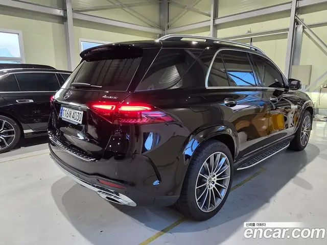 Mercedes-Benz GLE-Class 2023 3.0 автомат (гидро), миниатюра 2