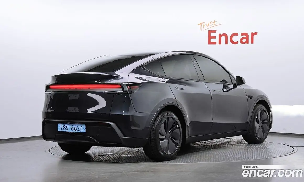 Tesla Model Y 2025 1.0 автомат (гидро), фото 2 Tesla Model Y 2025 1.0 автомат (гидро), фото 2