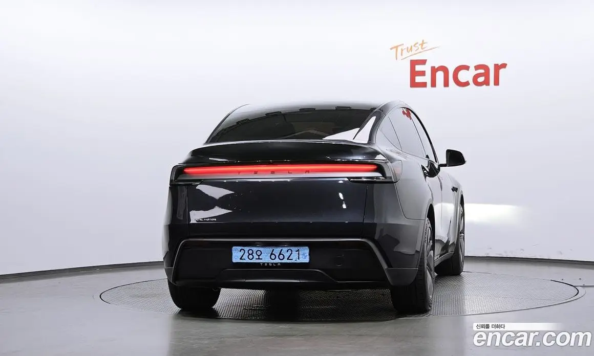 Tesla Model Y 2025 1.0 автомат (гидро), фото 4 Tesla Model Y 2025 1.0 автомат (гидро), фото 4