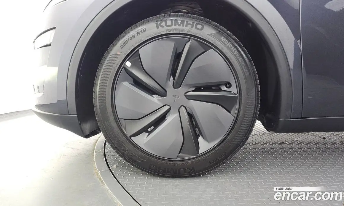 Tesla Model Y 2025 1.0 автомат (гидро), фото 5 Tesla Model Y 2025 1.0 автомат (гидро), фото 5