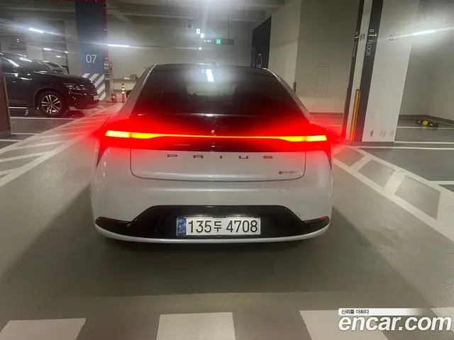 Toyota Prius 2024 2.0 автомат (гидро), миниатюра 2
