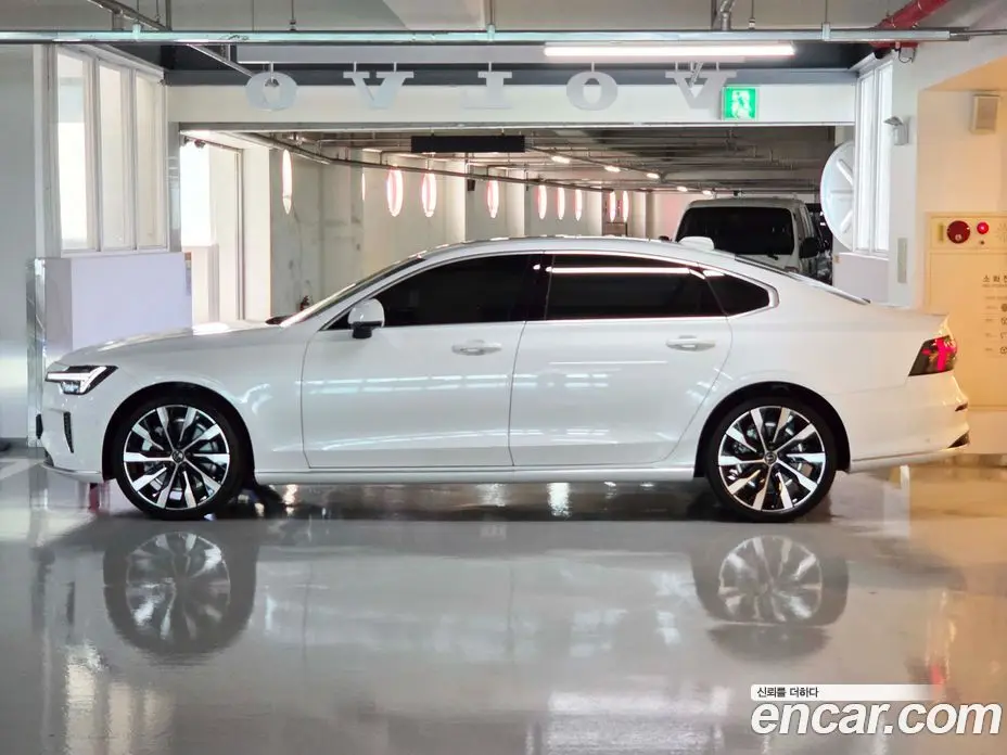 Volvo S90 2026 2.0 автомат (гидро), фото 19 Volvo S90 2026 2.0 автомат (гидро), фото 19