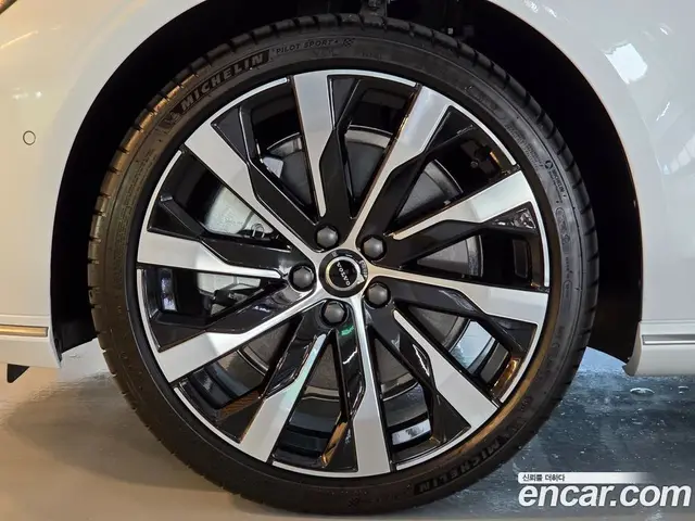 Volvo S90 2026 2.0 автомат (гидро), миниатюра 5 Volvo S90 2026 2.0 автомат (гидро), миниатюра 5