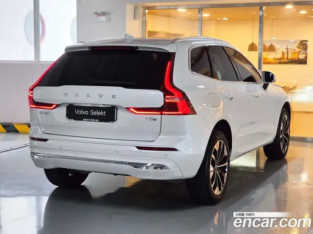 Volvo XC60 2025 2.0 автомат (гидро), миниатюра 2