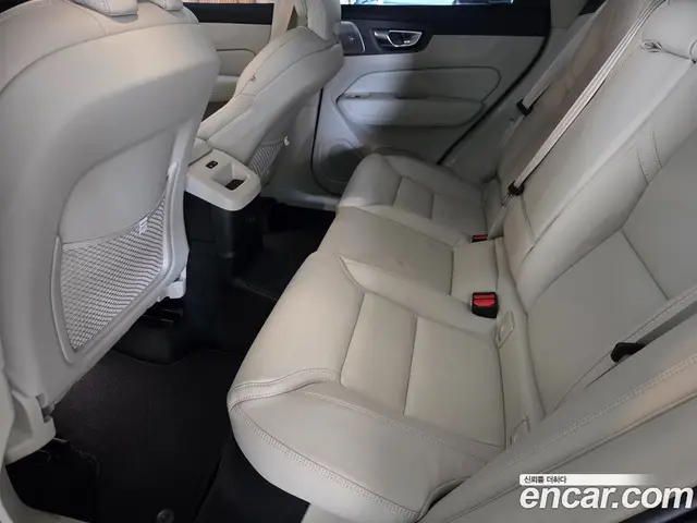 Volvo XC60 2025 2.0 автомат (гидро), миниатюра 11