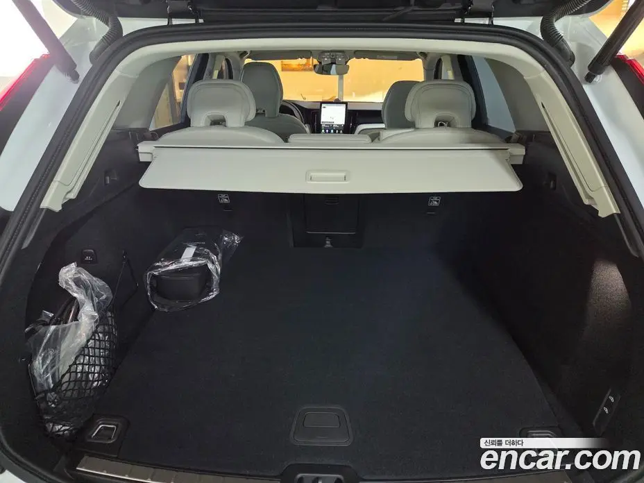 Volvo XC60 2025 2.0 автомат (гидро), фото 20