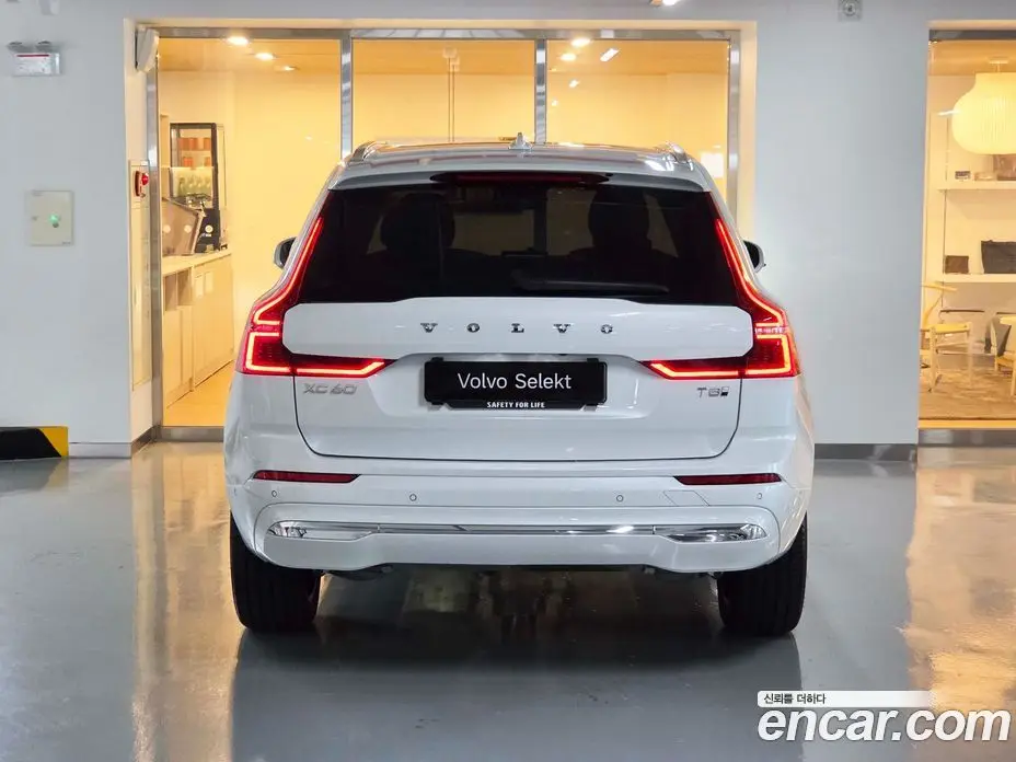 Volvo XC60 2025 2.0 автомат (гидро), фото 4