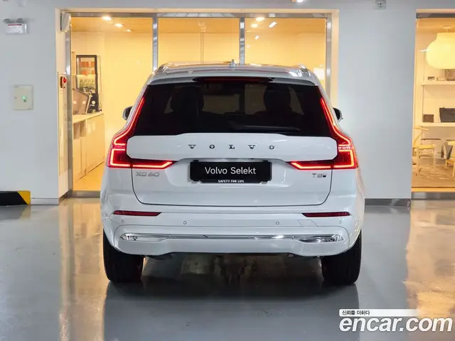 Volvo XC60 2025 2.0 автомат (гидро), миниатюра 4