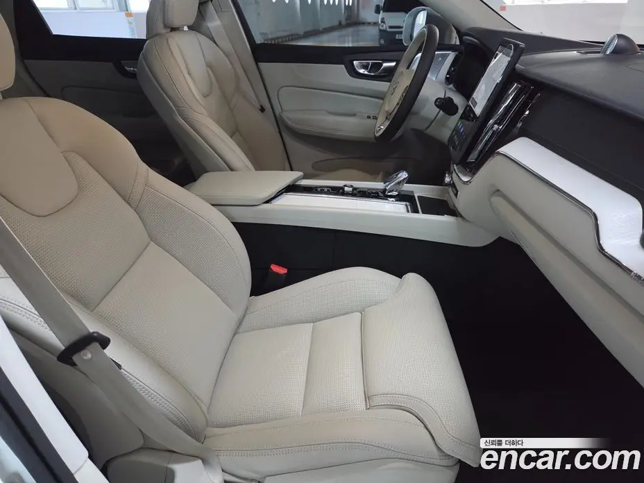 Volvo XC60 2025 2.0 автомат (гидро), фото 10